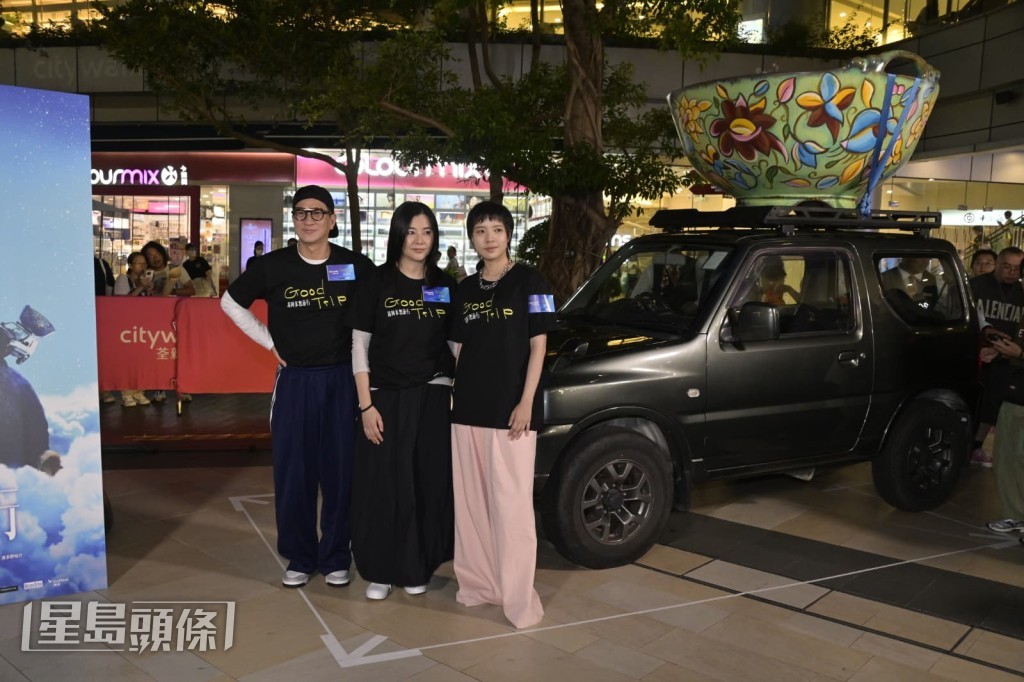 張家輝的出現吸引大批粉絲和途人圍觀。 張家輝的出現吸引大批粉絲和途人圍觀。