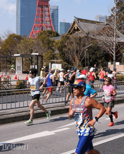 Jan都有參賽，他以3:35:33完成賽事。