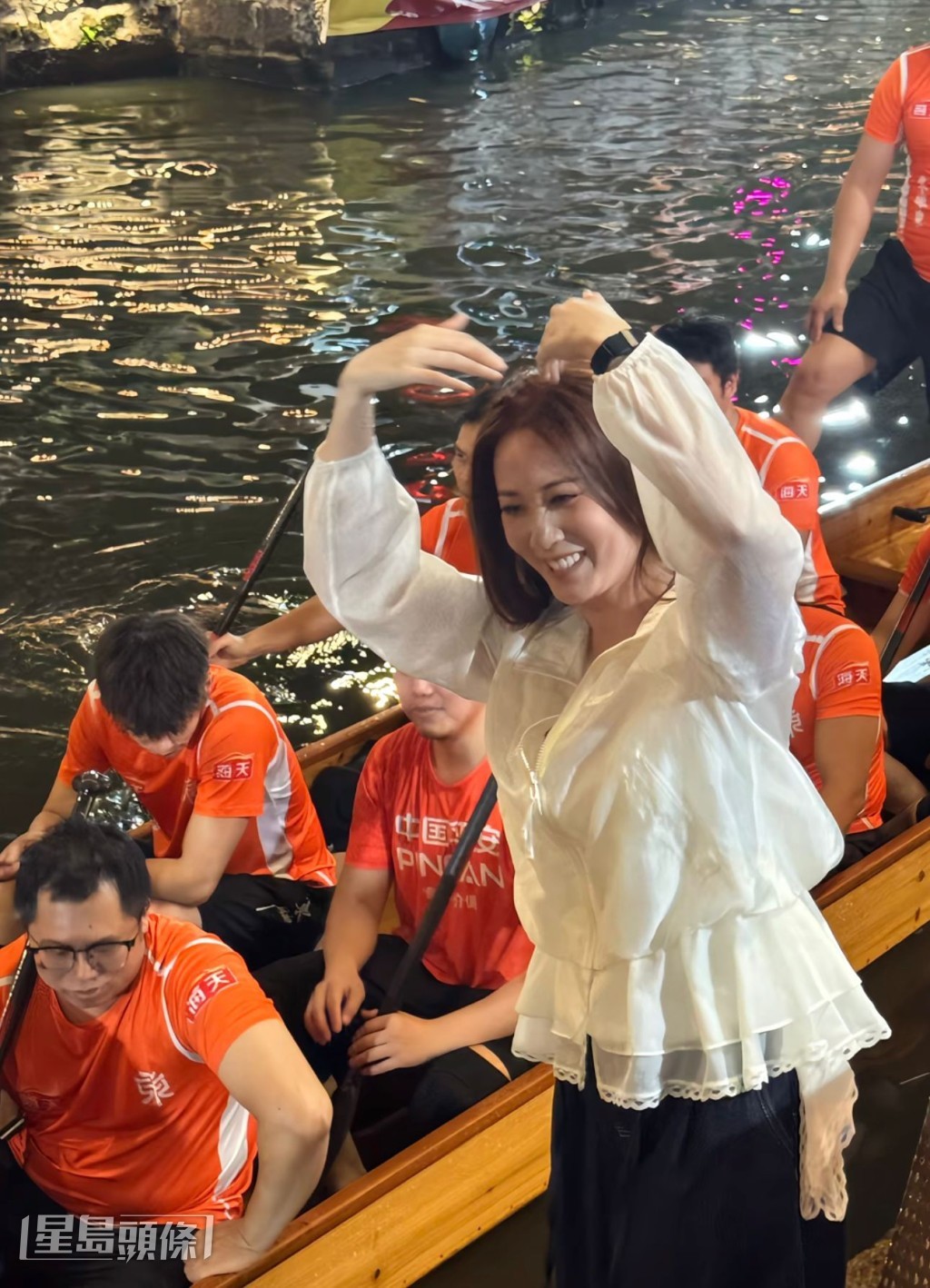 朱晨麗近日以嘉賓身份在佛山出席龍舟活動。