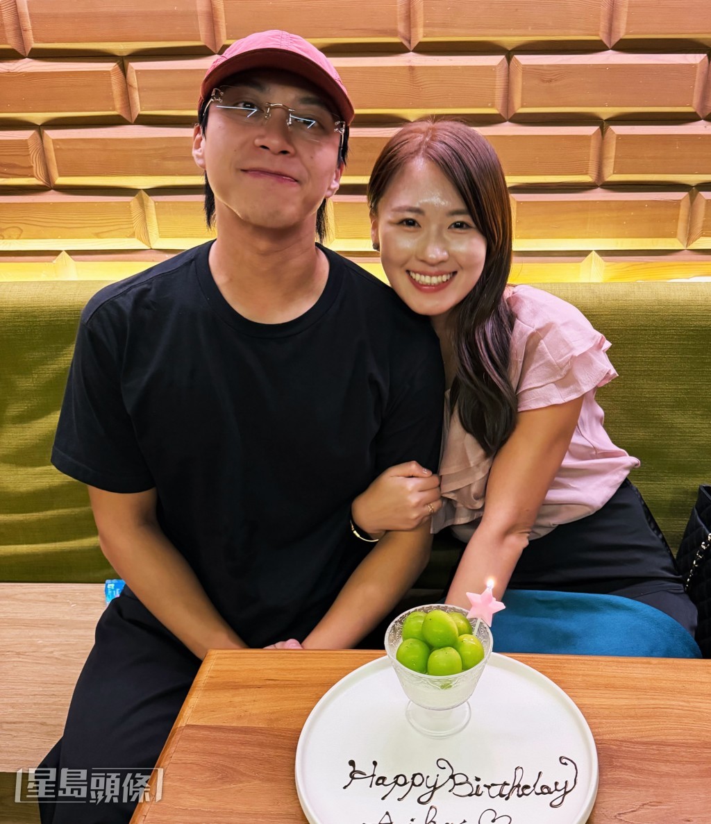 老公因要到加拿大工作,提早與她慶生。 老公因要到加拿大工作,提早與她慶生。
