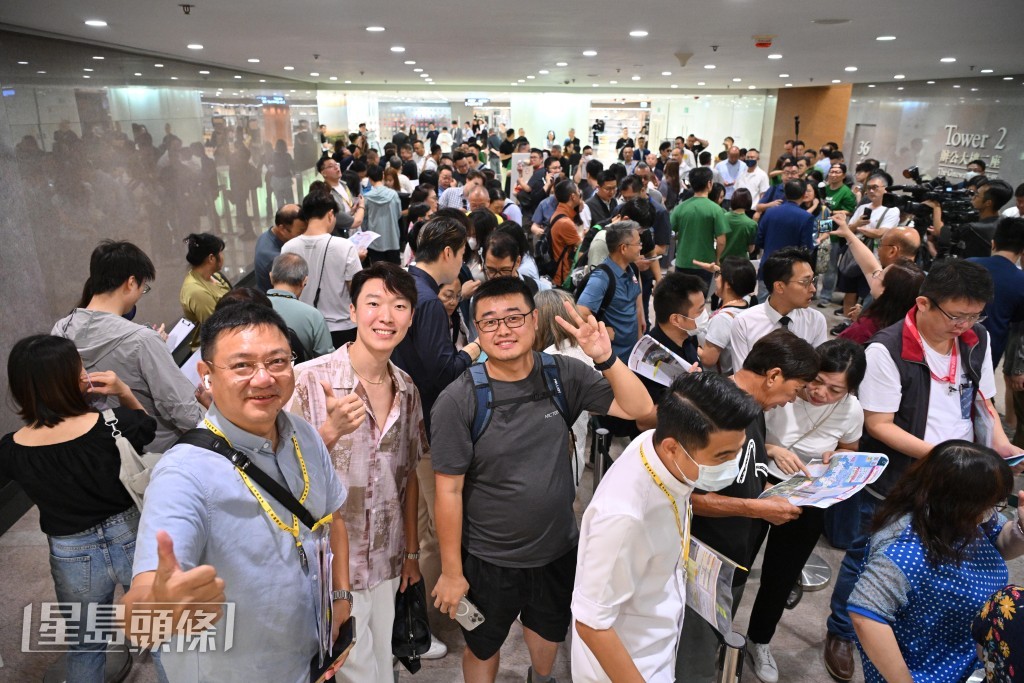 古洞北新盘PARK SILICON第2期PALO SPRINGS,于周日(17日)展开首轮销售,即日沽出44伙。 古洞北新盘PARK SILICON第2期PALO SPRINGS,于周日(17日)展开首轮销售,即日沽出44伙。