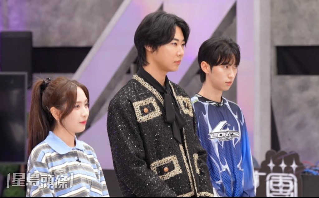 YS韓國偶像學院院長Yong Heo、 YS 韓國偶像學院的編舞導師 Lenna T.以及編舞老師Geon一同去看16位練習生練習情況。 YS韓國偶像學院院長Yong Heo、 YS 韓國偶像學院的編舞導師 Lenna T.以及編舞老師Geon一同去看16位練習生練習情況。