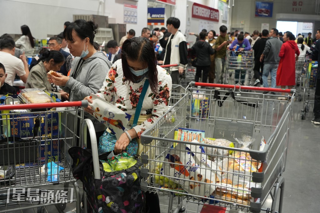 市民收穫豐碩。吳艷玲攝