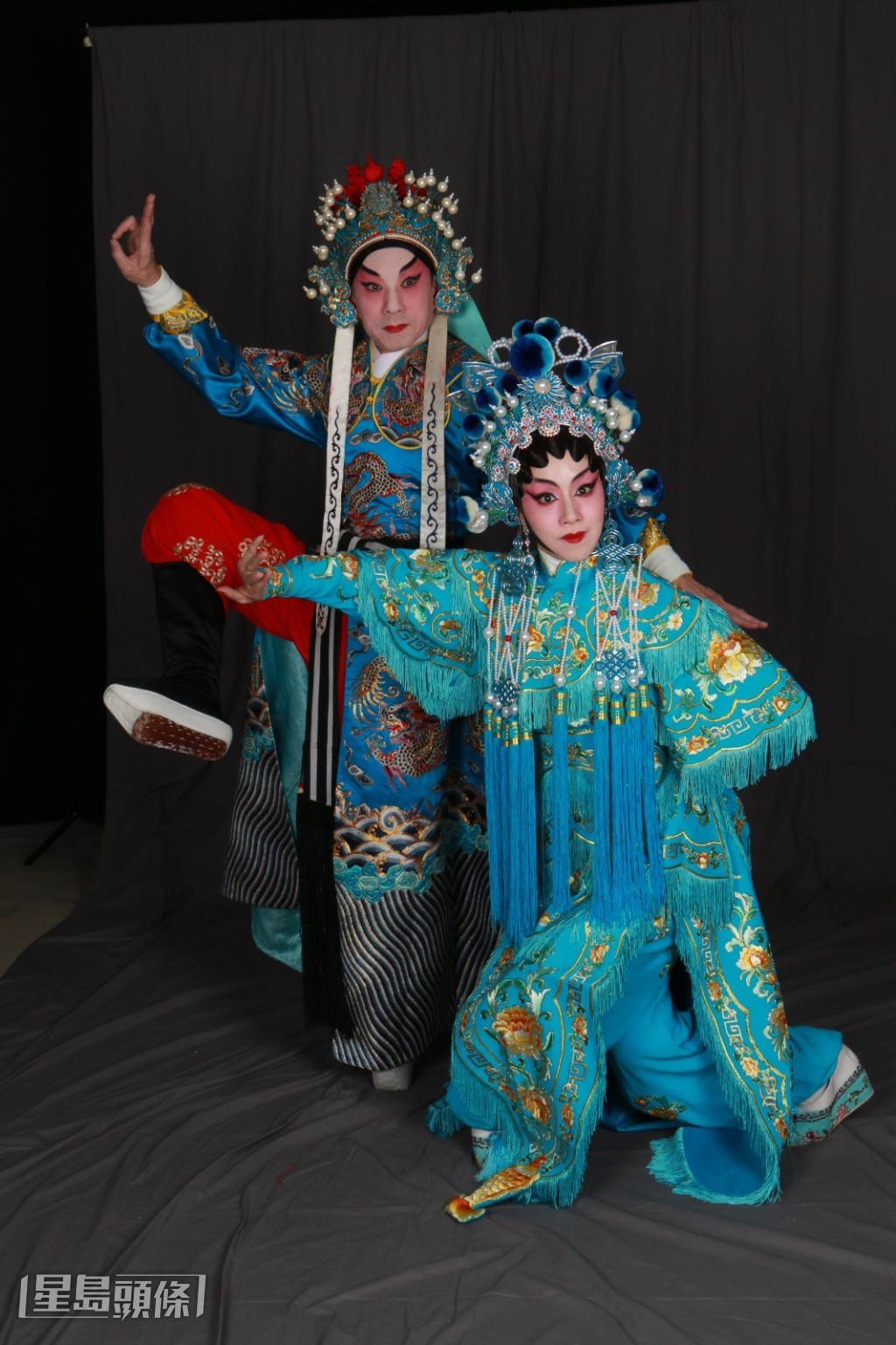 大老倌李龍、謝曉瑩和阮兆輝將領銜主演是次「香港復刻版」《女兒香》。 大老倌李龍、謝曉瑩和阮兆輝將領銜主演是次「香港復刻版」《女兒香》。