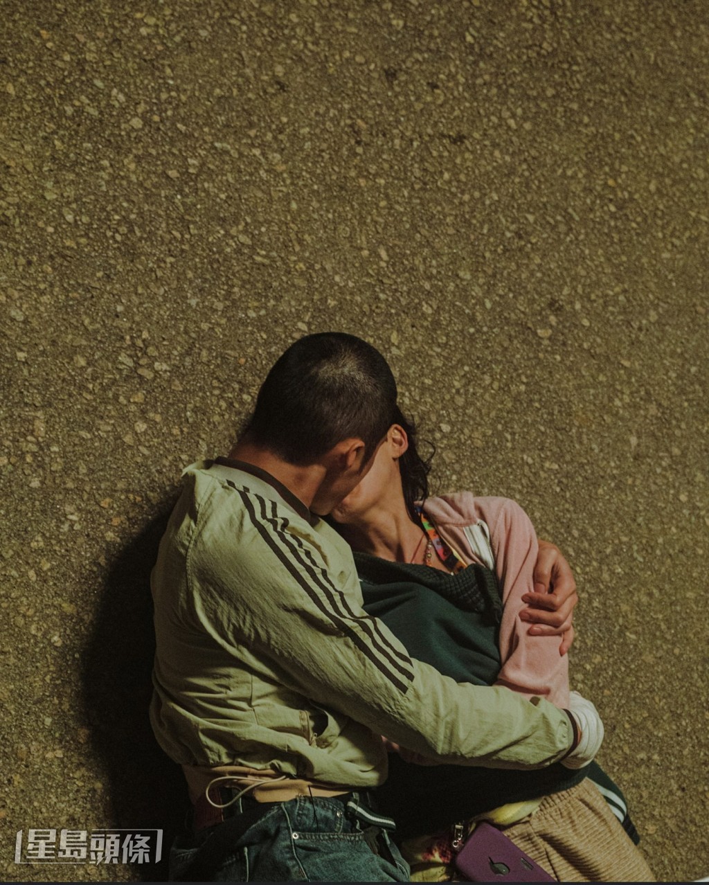 二人拍攝親熱戲份時都投入角色,沒有想太多。 二人拍攝親熱戲份時都投入角色,沒有想太多。