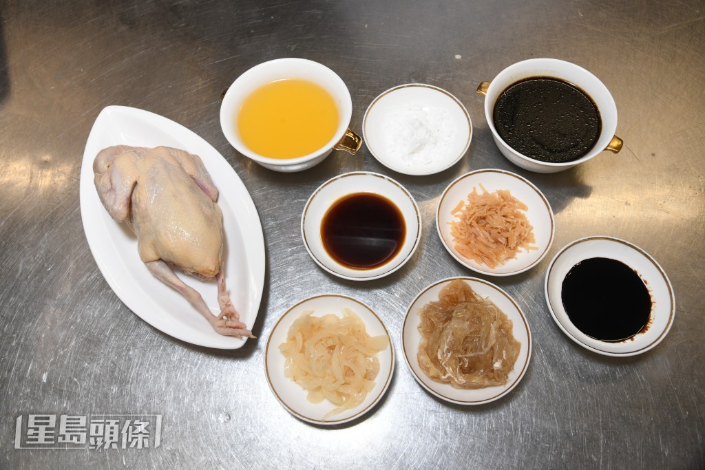 仙鶴神針用頂鴿、花膠、魚翅及瑤柱烹飪而成，要準備的食材不多，但做法相當考究。