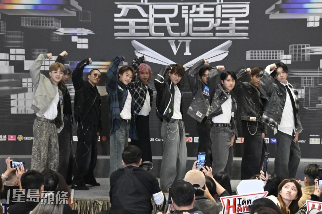 10强齐齐跳唱《前传》。 10强齐齐跳唱《前传》。