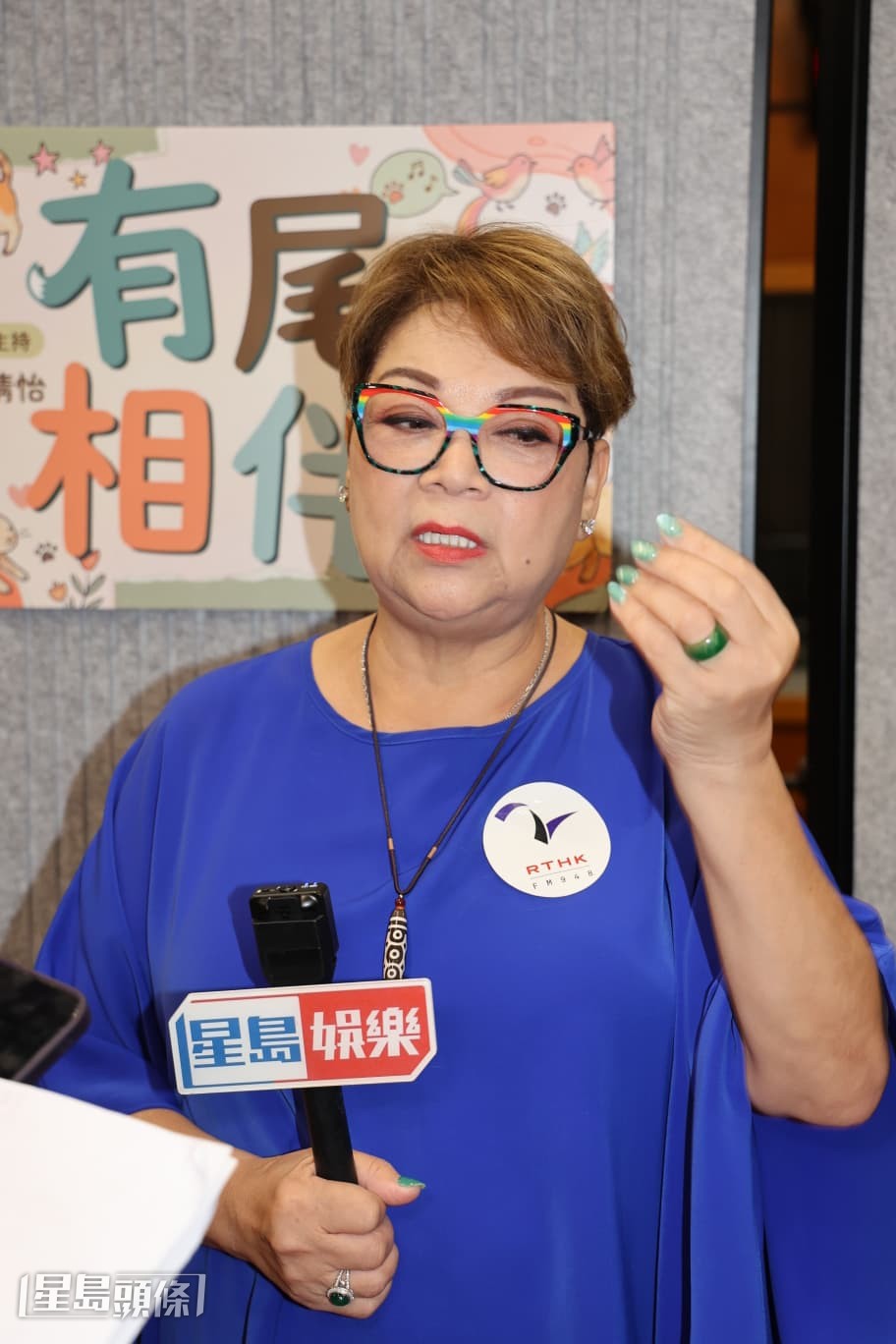她表示已將電話交給相關人士,自己也可放心,現在最重要是有人去照顧他。 她表示已將電話交給相關人士,自己也可放心,現在最重要是有人去照顧他。