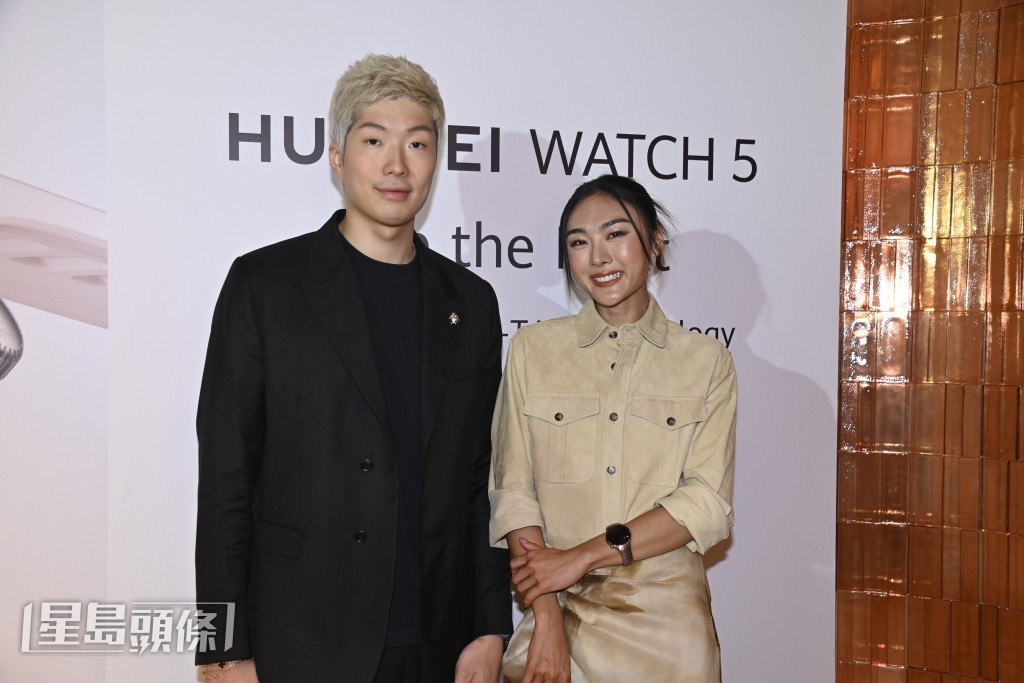 許軼在ViuTV劇集《哪一天我們會紅》以激光劍向「劍神」張家朗挑機。