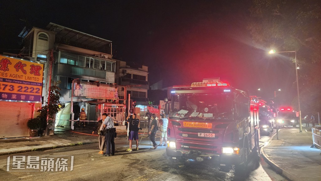 消防開喉灌救。黎志偉攝 消防開喉灌救。黎志偉攝