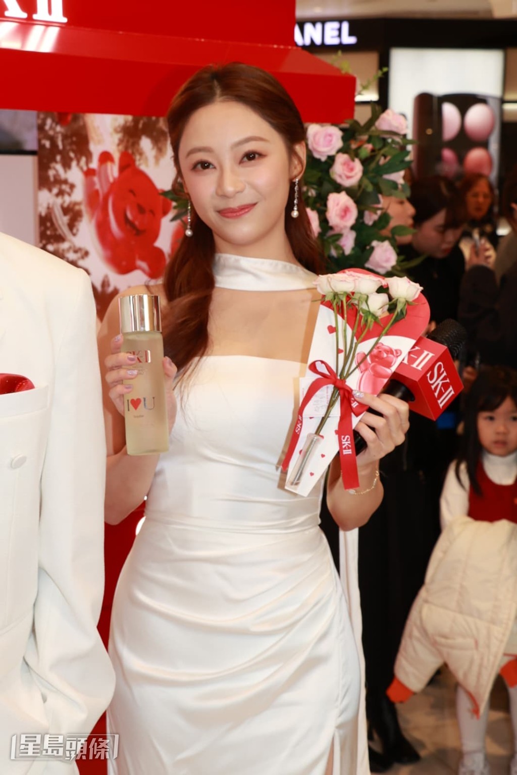 Sophie也即回禮，送他20次專屬皮膚護理服務及按摩。