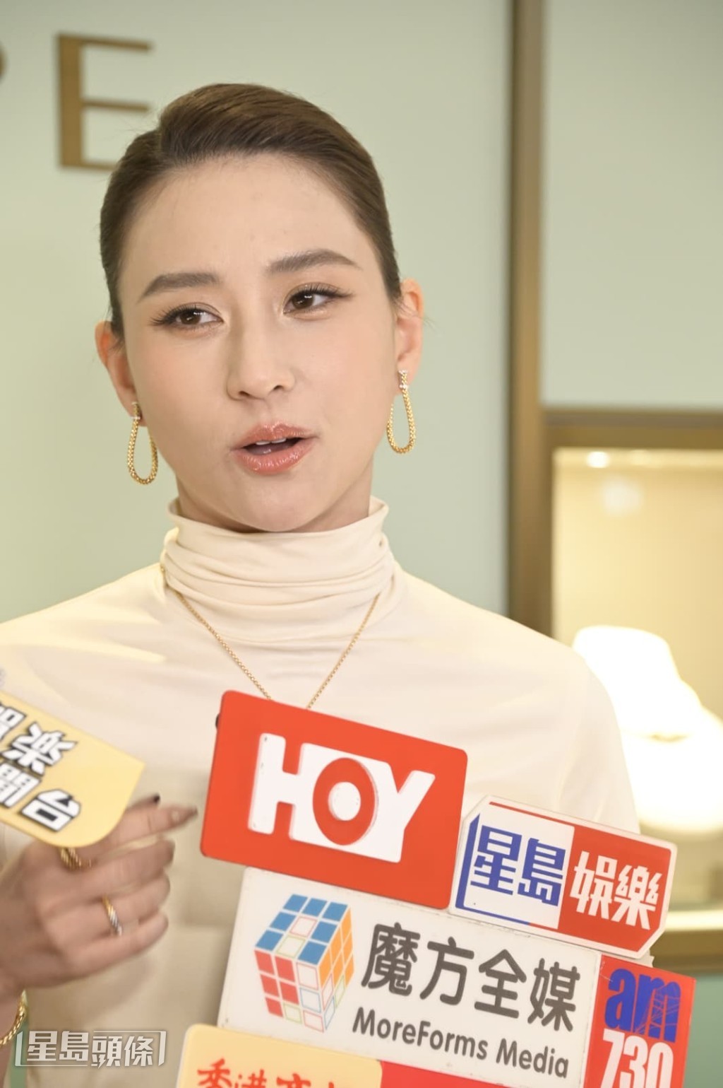 提到TVB劇集《璀璨之城》有大量場景在澳博旗下的物業取景拍攝，她表示不知道。