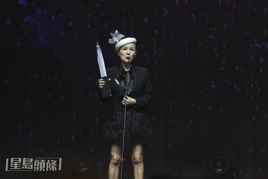 吳文忻奪得「勁爆我撐新人」獎項。 吳文忻奪得「勁爆我撐新人」獎項。