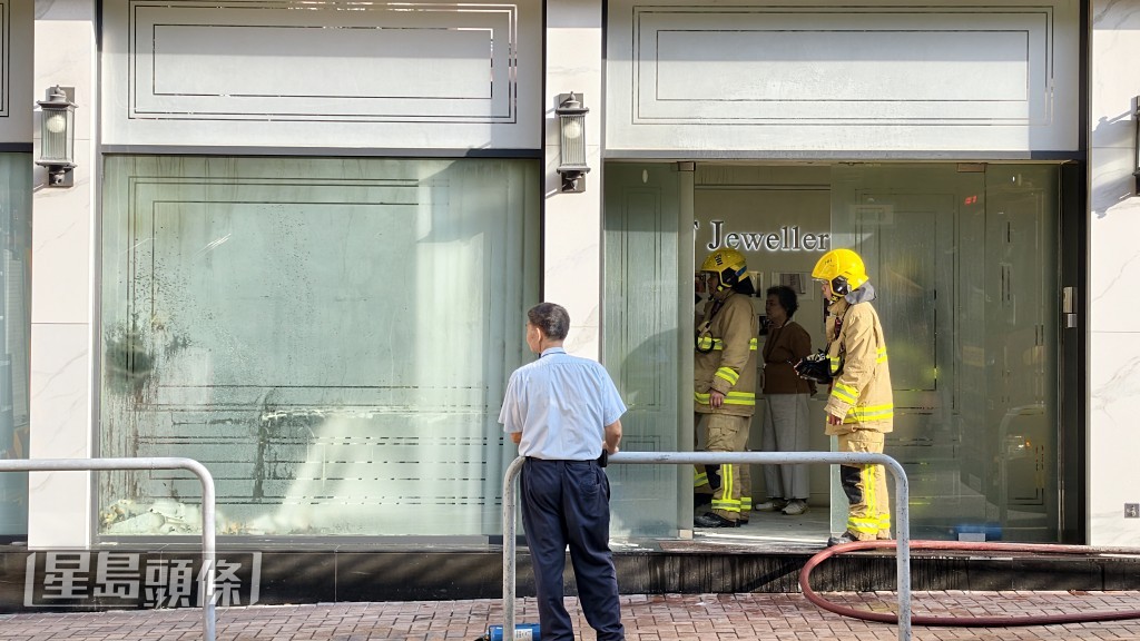 消防到場將火撲熄。黃文威攝