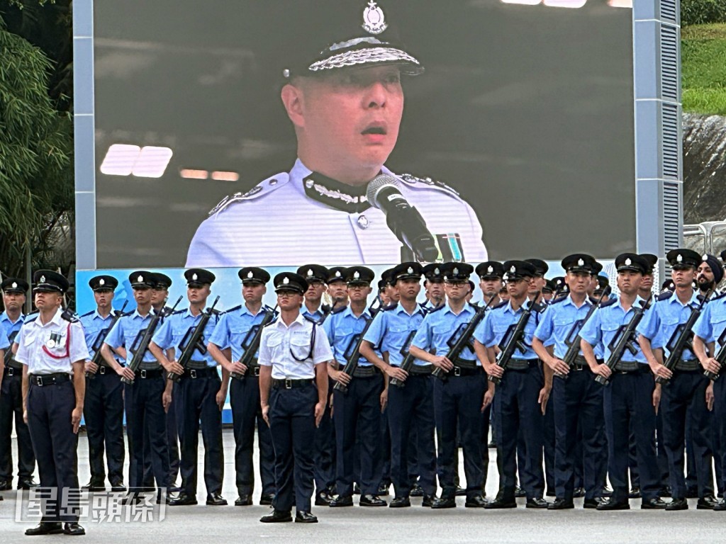 周一鳴在警察學院舉行結業會操上致辭。梁國峰攝 周一鳴在警察學院舉行結業會操上致辭。梁國峰攝