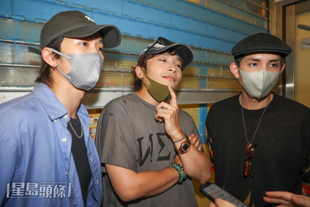 阿Dee就指結業在這時勢也算是一個正確決定,始終敵不過這世界。 阿Dee就指結業在這時勢也算是一個正確決定,始終敵不過這世界。