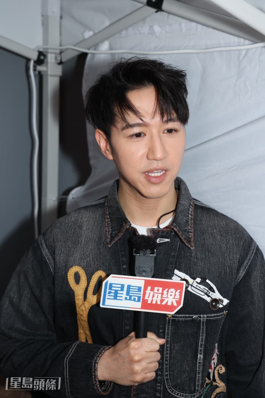 農曆年放了兩個星期假的Jay，透露與家人返加拿大渡歲和探望未婚妻。