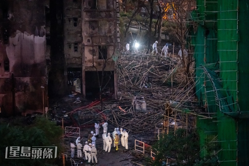 災場一片頹垣敗瓦。 災場一片頹垣敗瓦。