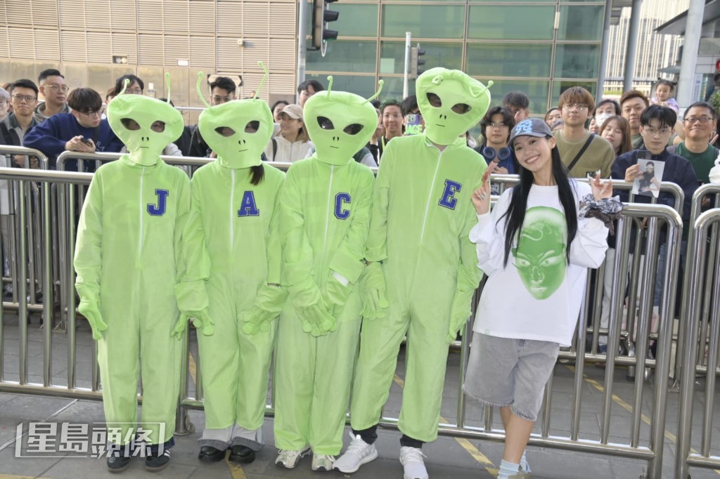 有粉絲扮綠色外星人力撐 Jace！
