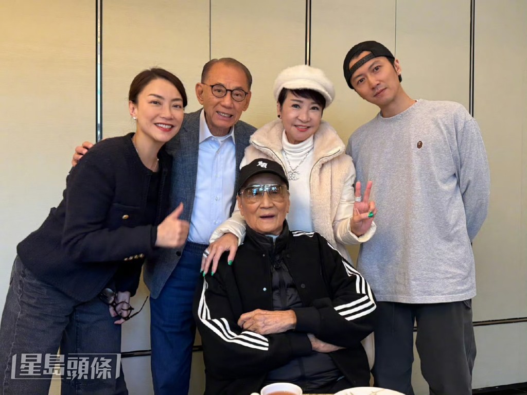 久未露面的四哥謝賢看似精神不錯。 久未露面的四哥謝賢看似精神不錯。