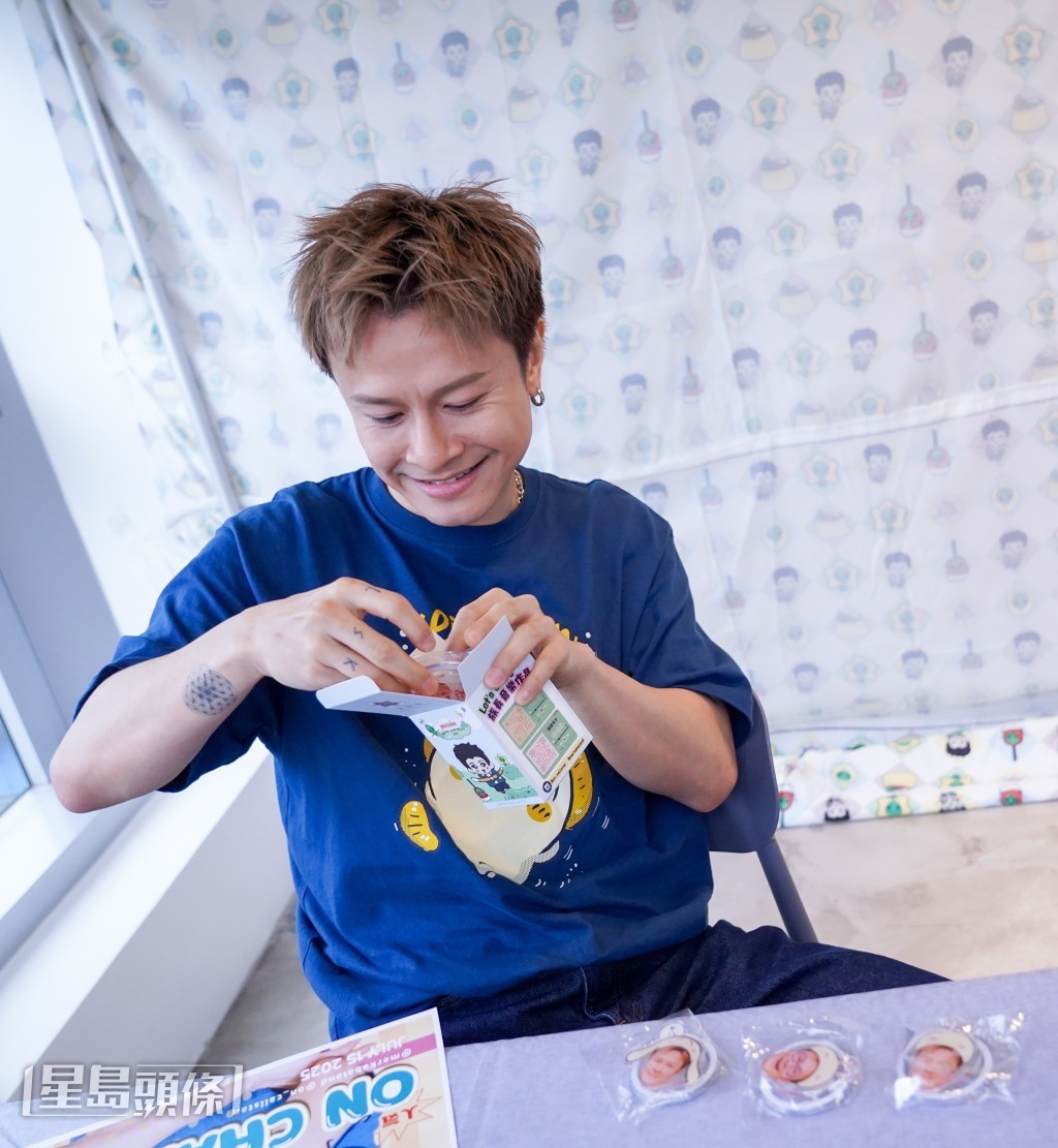 陳健安獲歌迷會為他慶祝生日。 陳健安獲歌迷會為他慶祝生日。