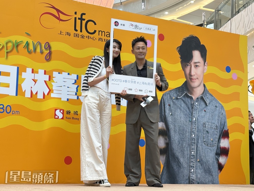 與活動現場粉絲合照。 與活動現場粉絲合照。