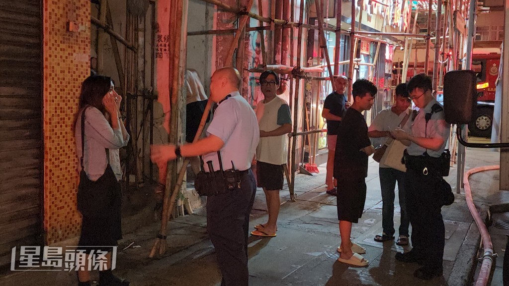 十多名住客疏散至安全地方。黎志偉攝