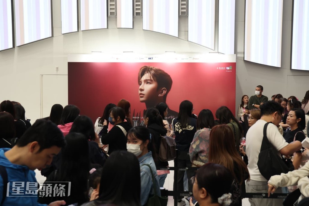 神徒響應呼籲,未有如以往一樣在會場擺放應援物。 神徒響應呼籲,未有如以往一樣在會場擺放應援物。