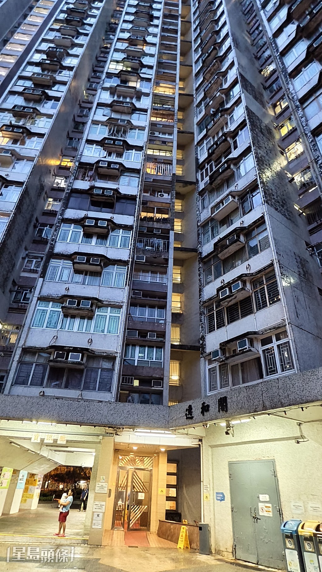 傷者疑高處墮下受傷。徐裕民攝