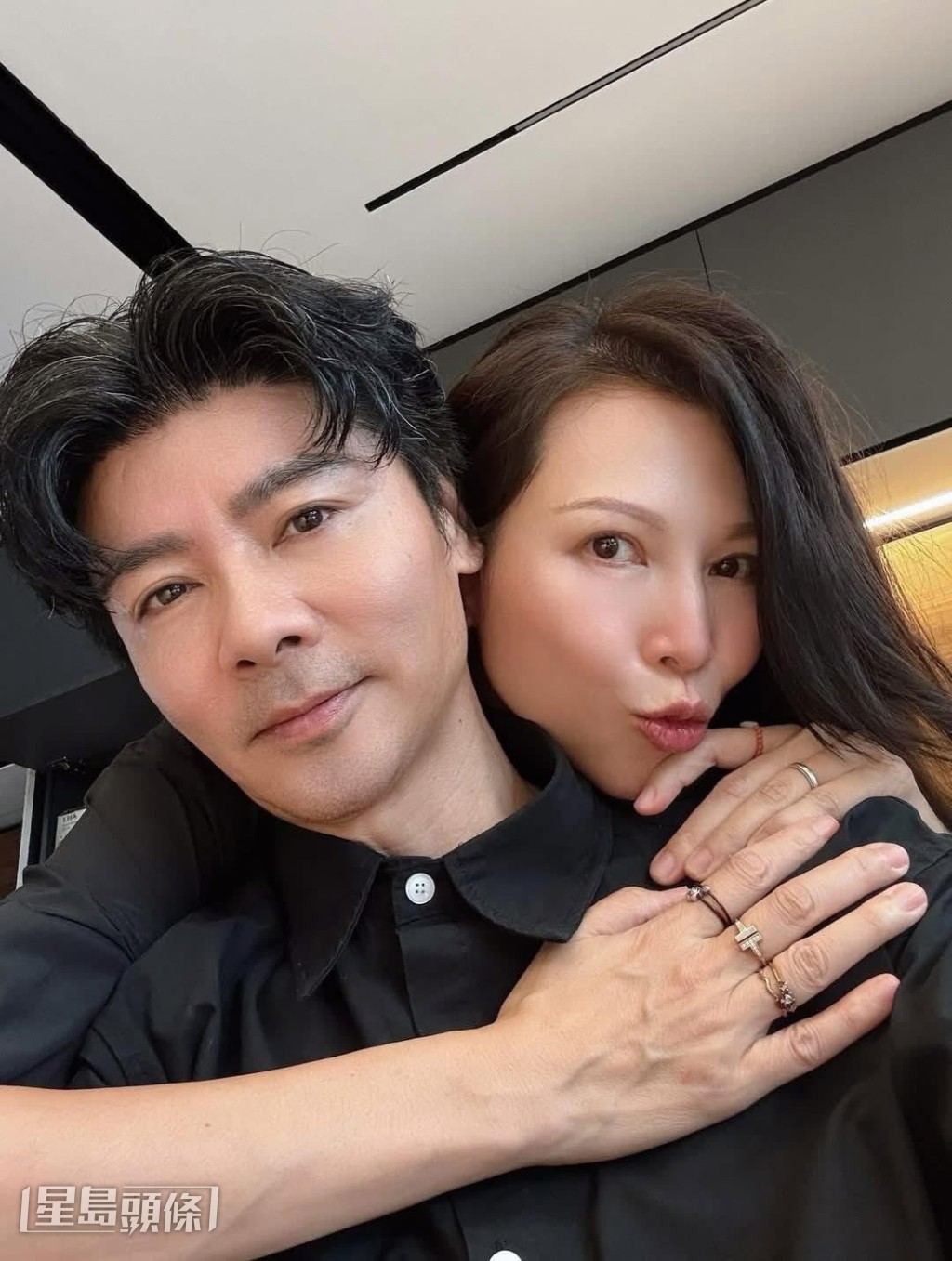 二人特意撇甩仔女，外出享受二人世界慶祝。