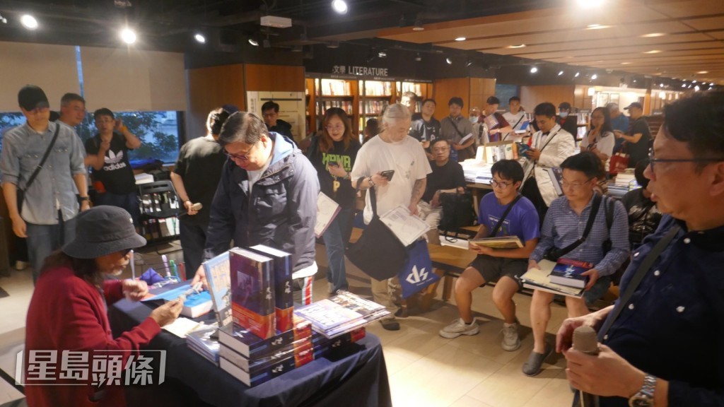 除了買書支持外，又坐定定聽Danny的分享會。