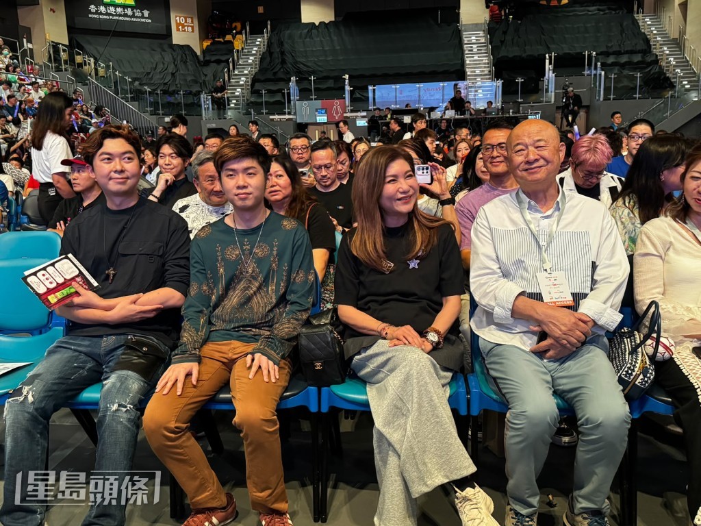 樂易玲與兩個兒子。