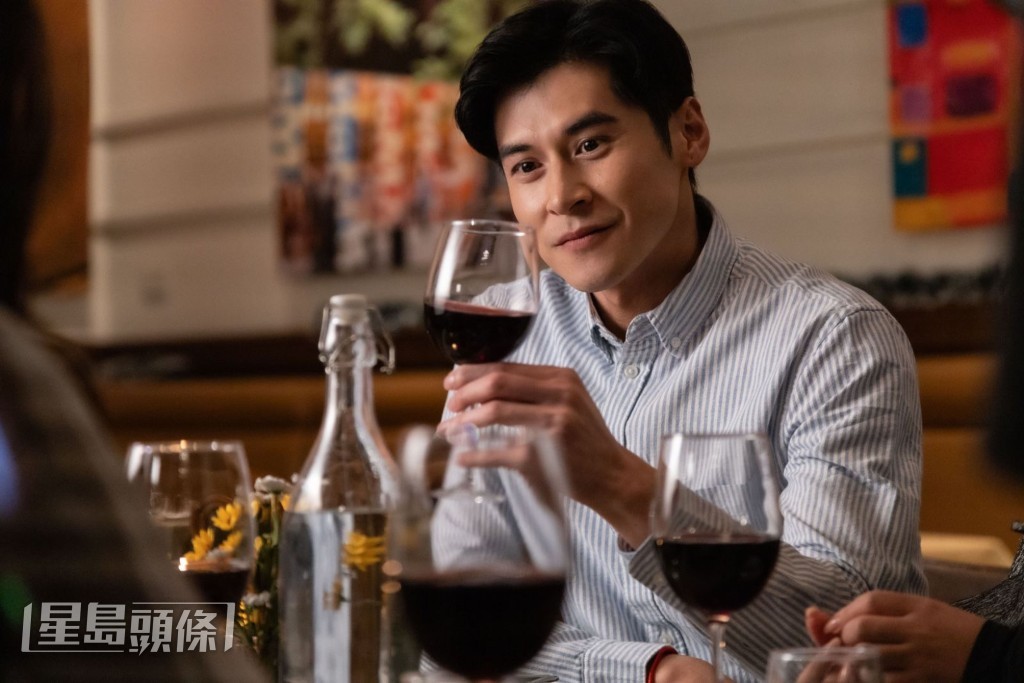 家樂指劇中角色跟他頗相似,懷疑導演專誠找他試鏡。 家樂指劇中角色跟他頗相似,懷疑導演專誠找他試鏡。