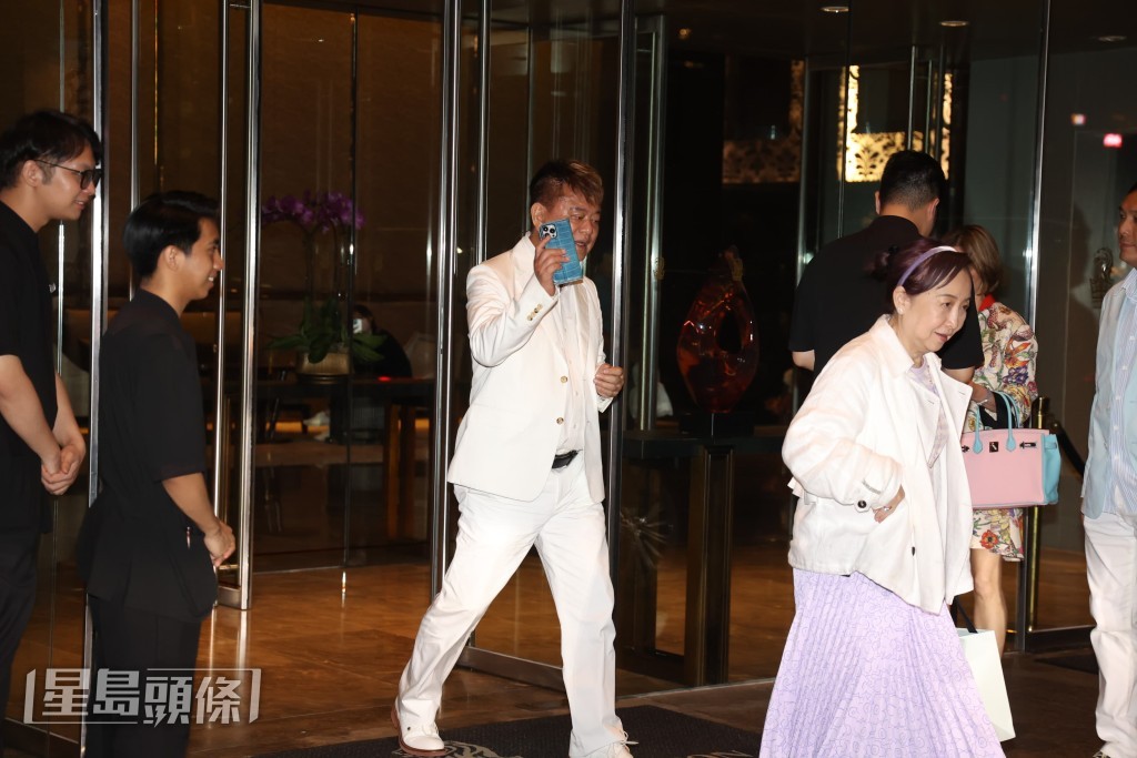 黃杏秀亦有陪同阿叻一齊出席婚宴。 黃杏秀亦有陪同阿叻一齊出席婚宴。