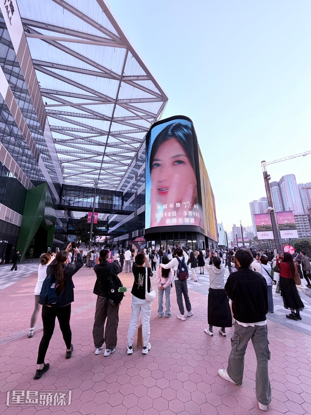 歌迷祝孫燕姿個唱完滿成功。