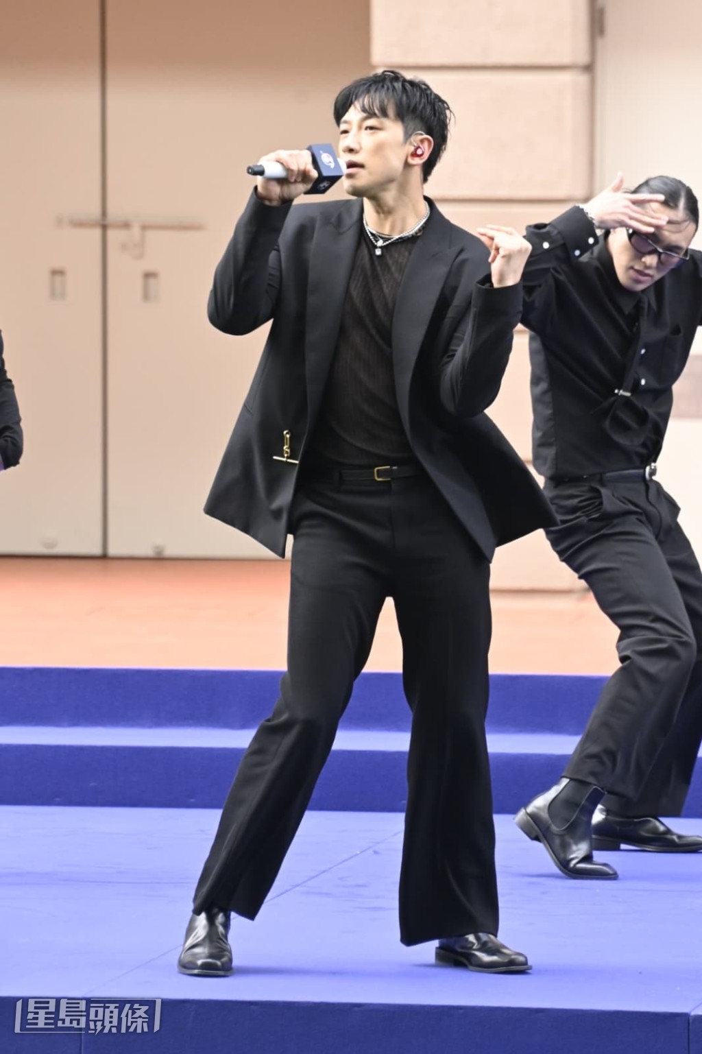 令觀眾席尖叫聲不斷。 令觀眾席尖叫聲不斷。