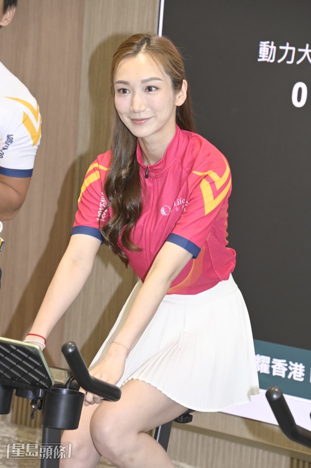 王嘉慧笑指多踩單車可練腳骨力，拍節目要追訪時都可跑快些。