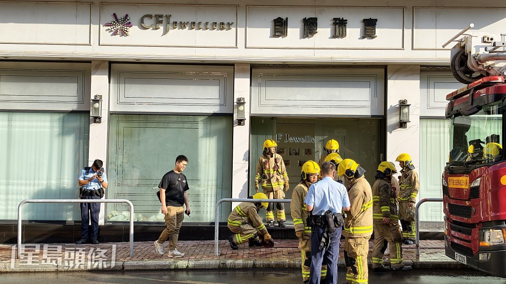 消防到場將火撲熄。黃文威攝