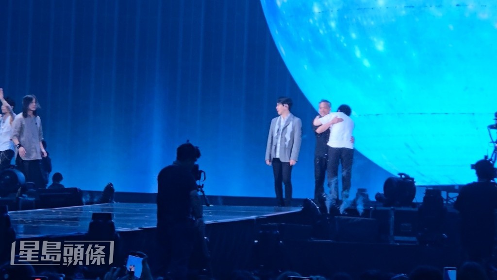 5度encore，最后送上《憨人》和《听不到》。
