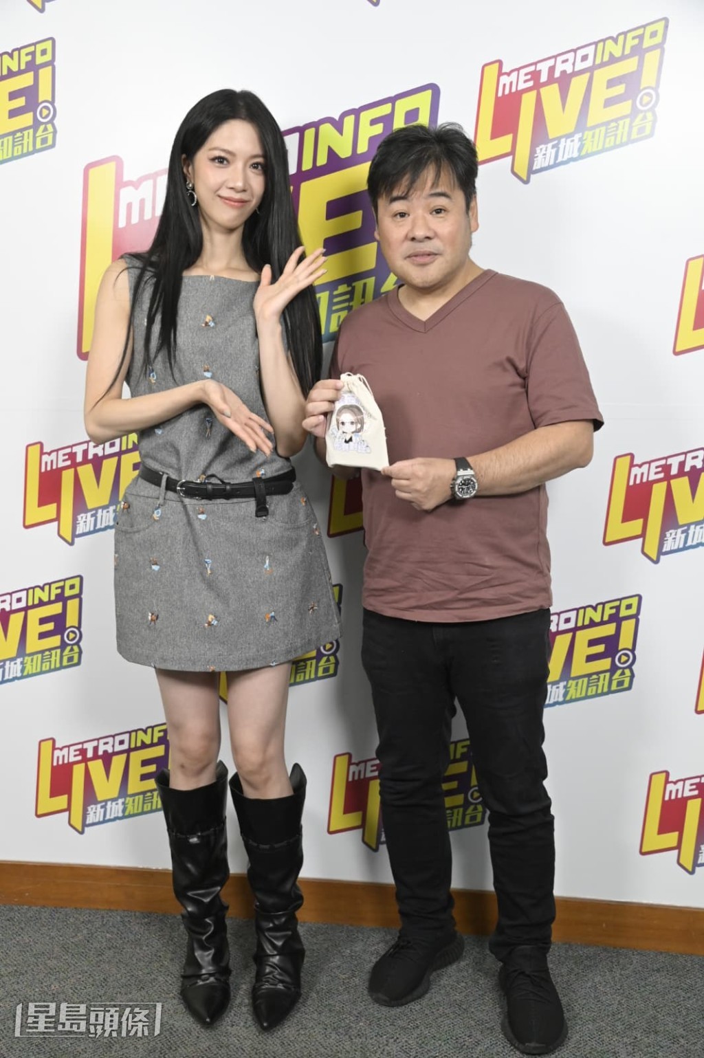 陳曉華和韋家雄今日(3日)到新城接受薛家燕節目訪問。 陳曉華和韋家雄今日(3日)到新城接受薛家燕節目訪問。