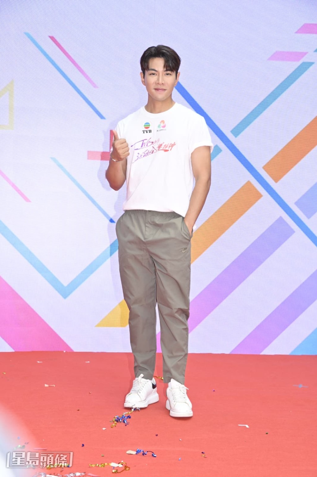 問到緋聞女友陳懿德是否都有一起打高爾夫球?他說:「有同她打過一次。」 問到緋聞女友陳懿德是否都有一起打高爾夫球?他說:「有同她打過一次。」