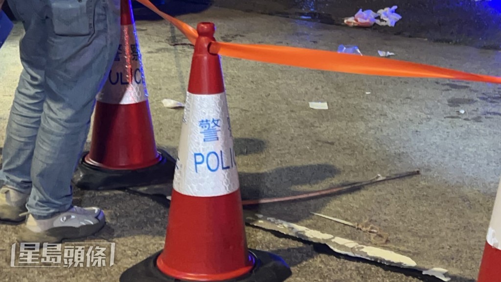 地上遺下一把利器。蔡楚輝攝