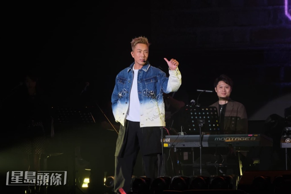 劉浩龍一出場便先以《師兄急轉彎》與《師兄》兩首快歌炒熱氣氛。 劉浩龍一出場便先以《師兄急轉彎》與《師兄》兩首快歌炒熱氣氛。