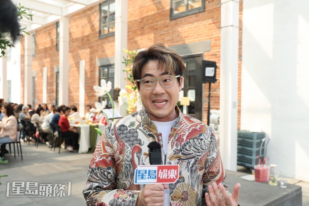 羅啟豪愛唱國語歌，所以也將會推出一些國語歌