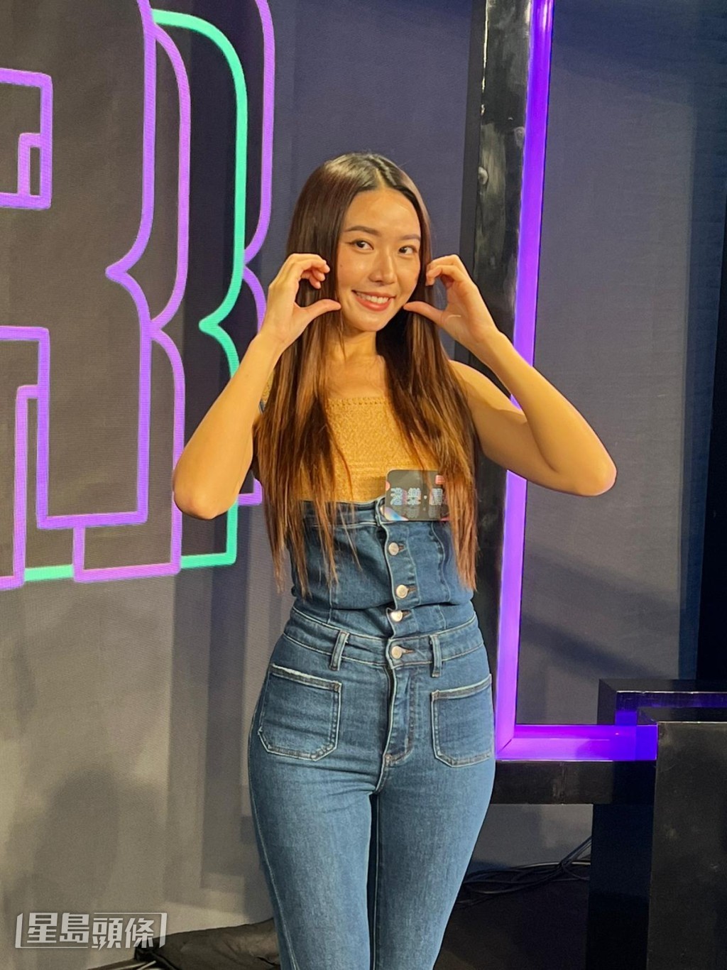 Joey笑言企C位不是人人可以承受，「我享受企邊，最緊要係靚。」