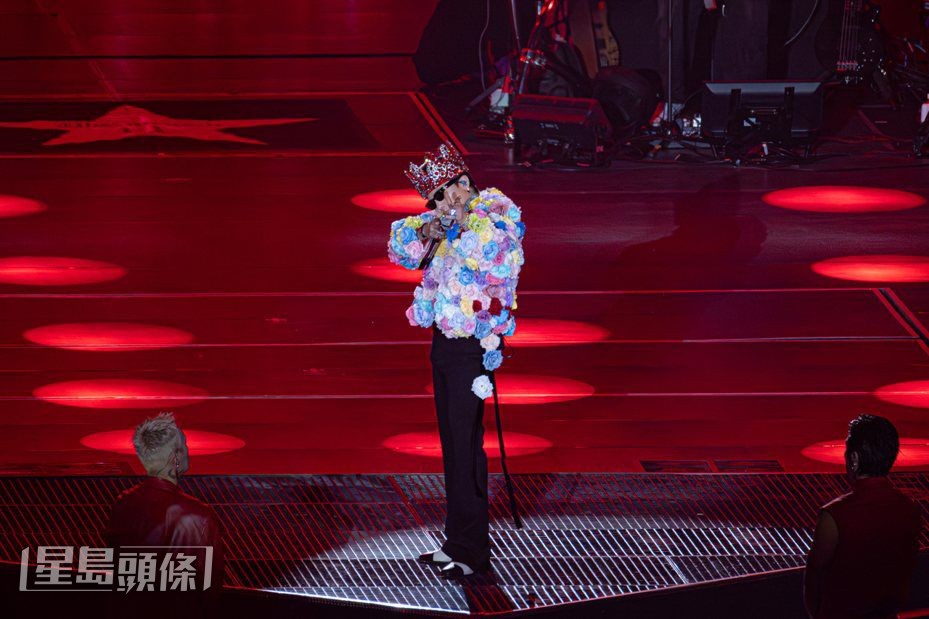 GD用國語向全場40,000fans打招呼，自稱「龍哥」。