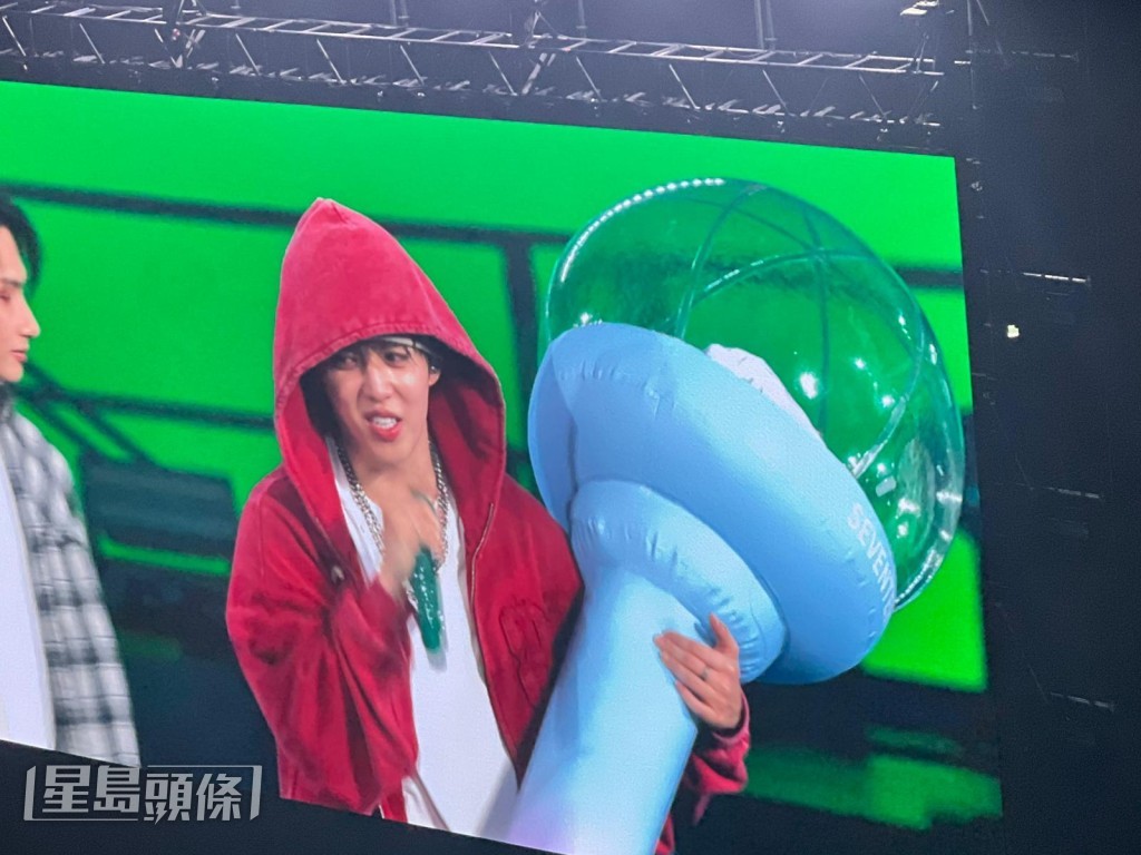 SEVENTEEN一出場,粉絲陷入瘋狂狀態! SEVENTEEN一出場,粉絲陷入瘋狂狀態!