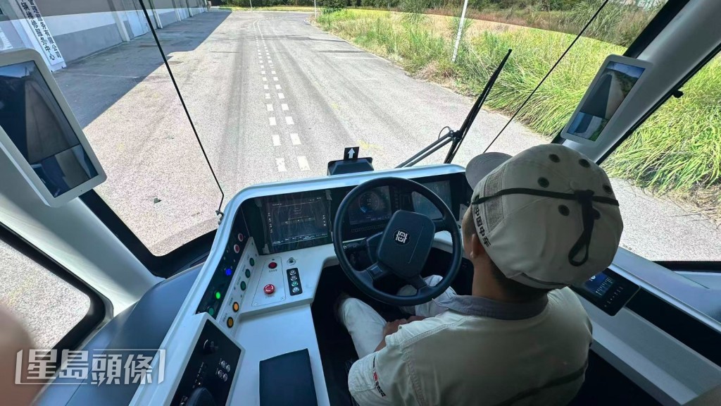 列車透過電子導向,在預設或感知的「虛擬軌道」上行駛。 列車透過電子導向,在預設或感知的「虛擬軌道」上行駛。