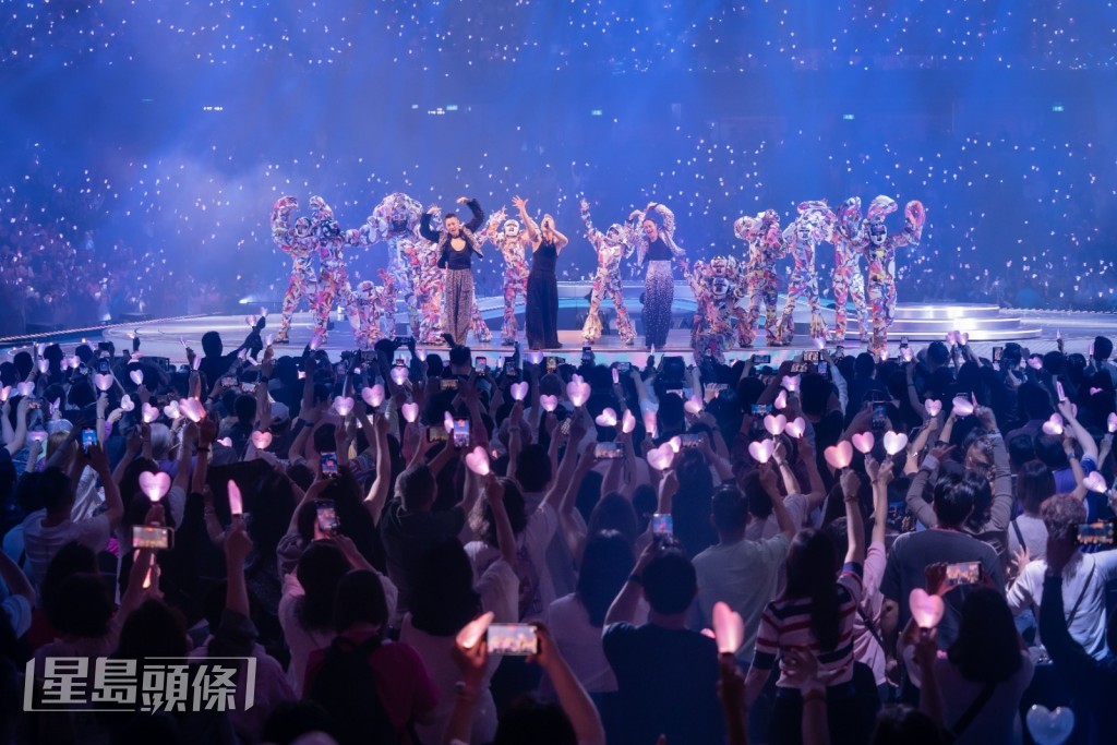 全場座無虛席。 全場座無虛席。