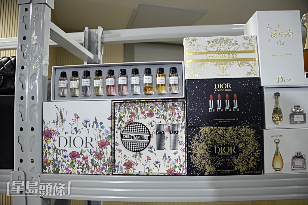 海關展示檢獲的物品。楊偉亨攝